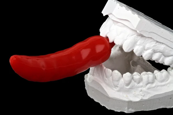 Dental intryck med red hot chili peppar — Stockfoto