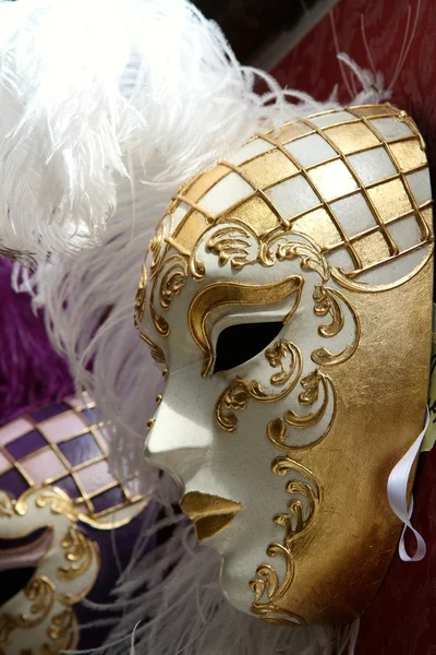 Венецианская маска на продажу — стоковое фото