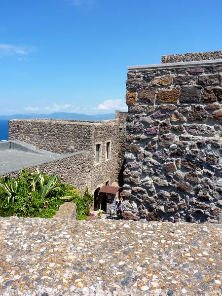 Kamenné zdi pevnosti castelsardo, Sardinie — Stock fotografie