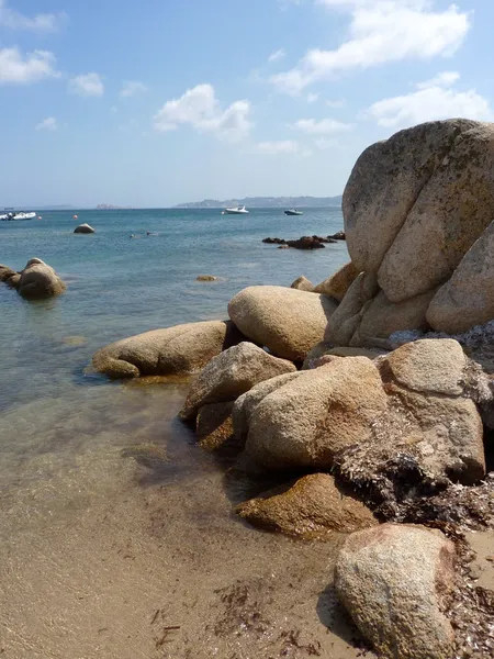 Rocks in crystal clear turquoise sea water at Porto Pozzo beach, Sardinia island, Italy — Stock Photo, Image
