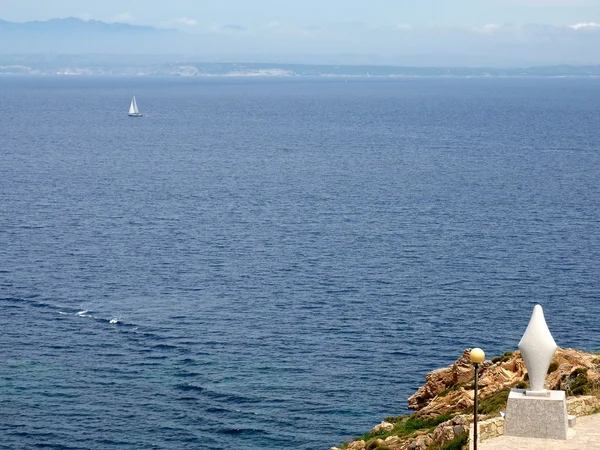 Maagd standbeeld voor de Middellandse Zee in santa teresa di gallura, Sardinië — Stockfoto