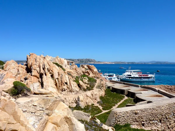 Rotsen en zee in de la maddalena-archipel, spargi island, Sardinië — Stockfoto