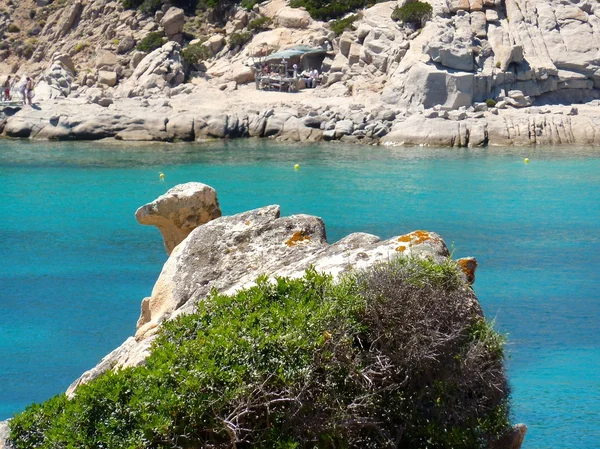 Skały i morze w archipelagu la maddalena, wyspa spargi, Sardynia — Zdjęcie stockowe