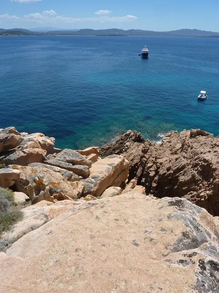 Rotsen en zee in de la maddalena-archipel, spargi island, Sardinië — Stockfoto