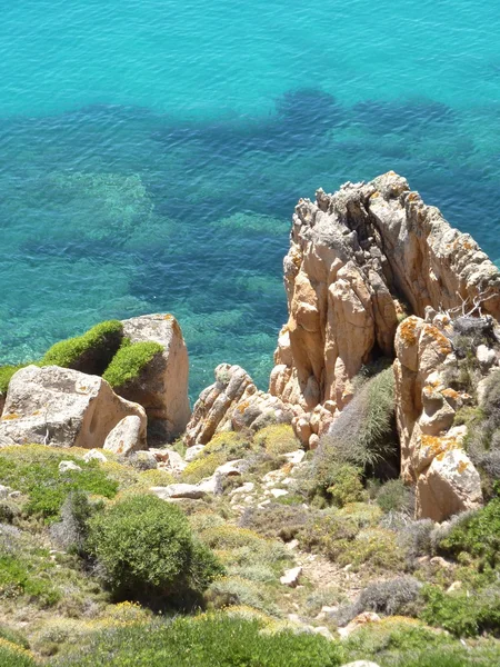 Skály a moře v souostroví la maddalena, spargi island, Sardinie — Stock fotografie