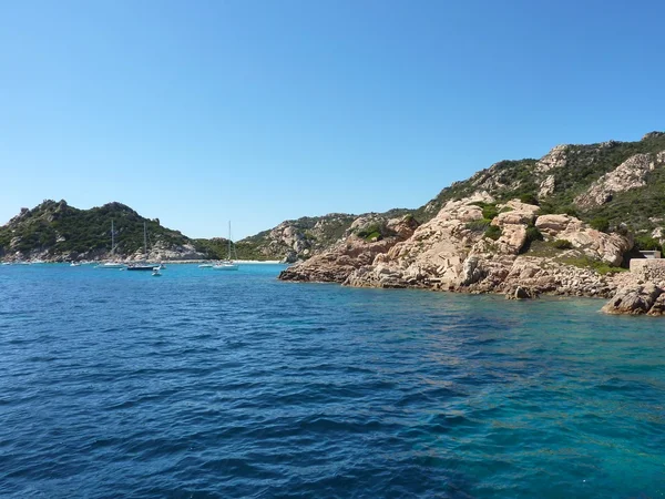 Pedras e mar em La Maddalena arquipélago, Spargi ilha, Sardenha — Fotografia de Stock