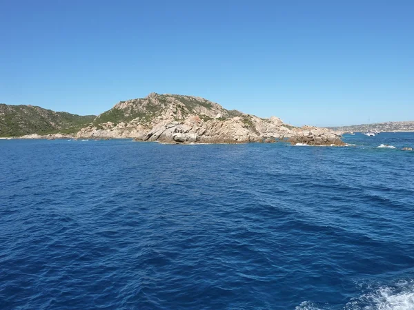 Het Stazzo Lu, ook wel genoemd isola dei gabbiani, is een. bijna-eiland in de noordelijke Sardinië, Italië, — Stockfoto