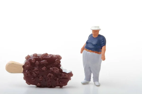 Figurina Miniatura Uomo Grasso Con Gelato Gigante — Foto Stock