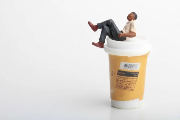 Miniature Figurine Man Sitting Huge Coffee Cup — Stockfoto