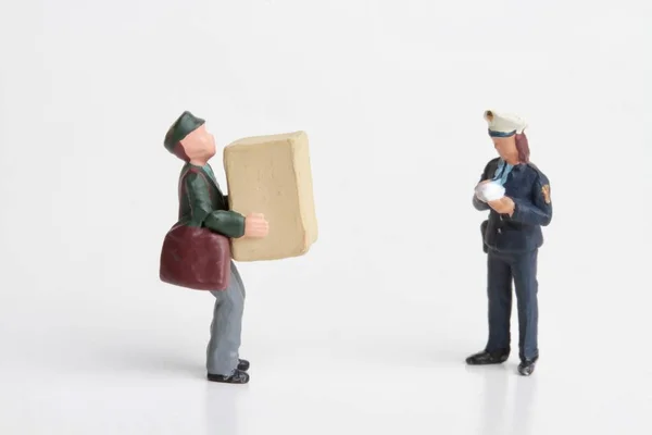 Miniature Figurine Police Woman Making Fine Delivery Man Parcel — Stock Photo, Image