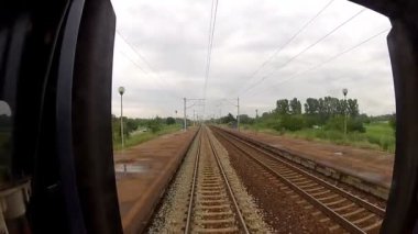 bir trenin penceresinden manzara geçme görünüm