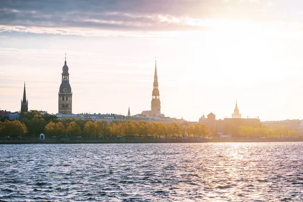 Riga şehrinin sabah manzarası.