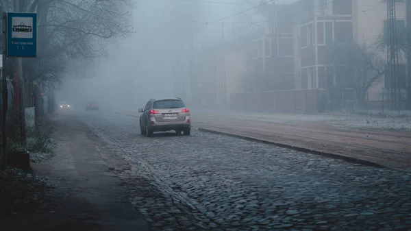 Riga Letonya Kasım 2021 Soğuk Sisli Sonbahar Sabahı Asfalt Yolda — Stok fotoğraf