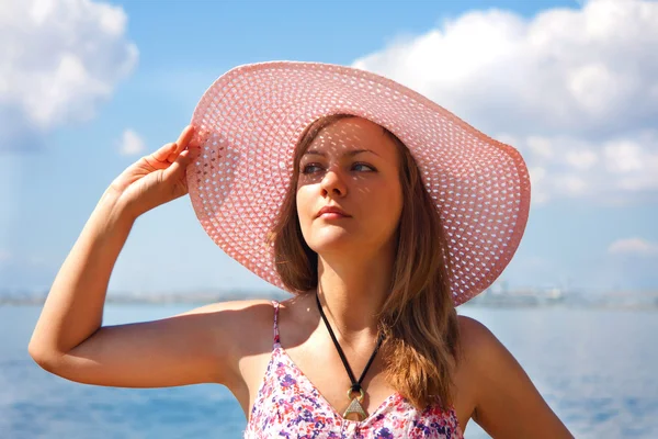Portrait of the girl in hat — Stock Photo, Image