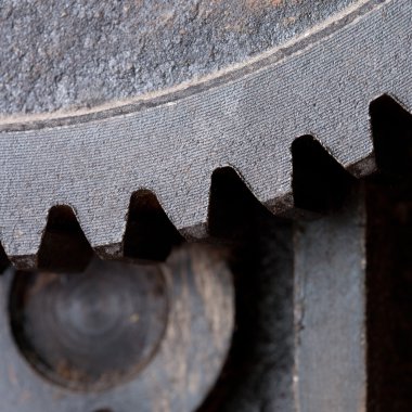 Eski mekanizmadaki dişlilerin görüntüsünü kapat