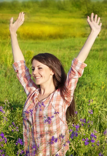 Happy smiling girl in nature — Stock Photo, Image