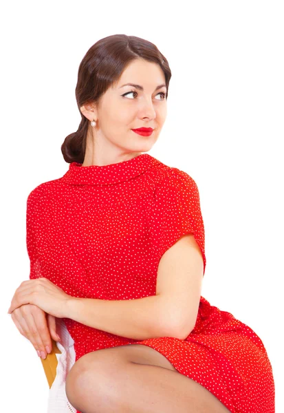 Schöne brünette Frau mit roten Lippen und Kleid — Stockfoto
