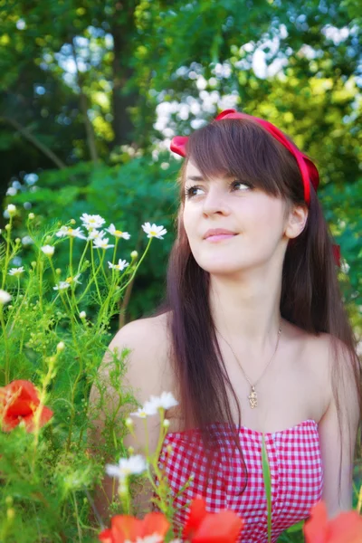 Bella felice ritratto femminile primo piano — Foto Stock