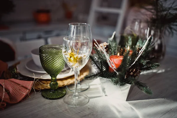Nový Rok Vánoční Stůl Připravuje Slavnostní Večeři Domácí Interiér Zimní — Stock fotografie