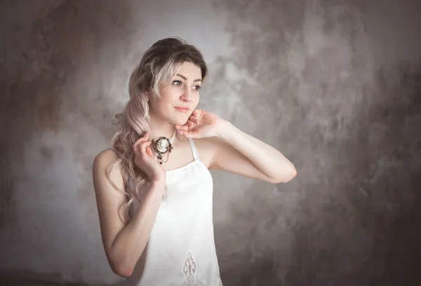 Retrato Una Joven Hermosa Mujer Estilo Vintage Retro Estudio — Foto de Stock