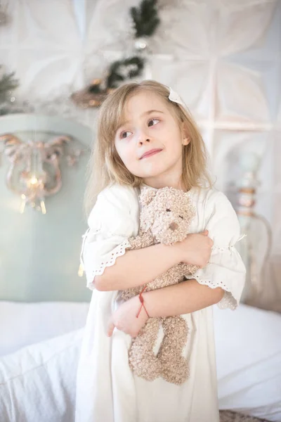 Little Girl Her Teddy Bear Morning Bedroom Retro Style Winter — Stock Photo, Image