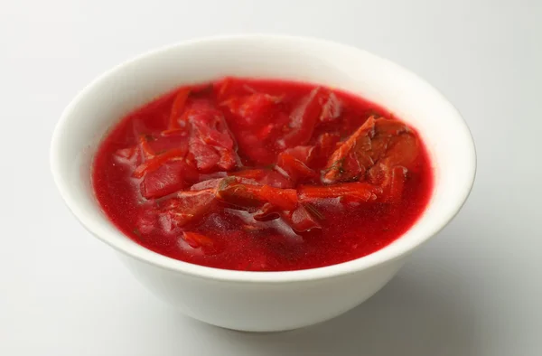 beyaz zemin üzerine Rus çorbası