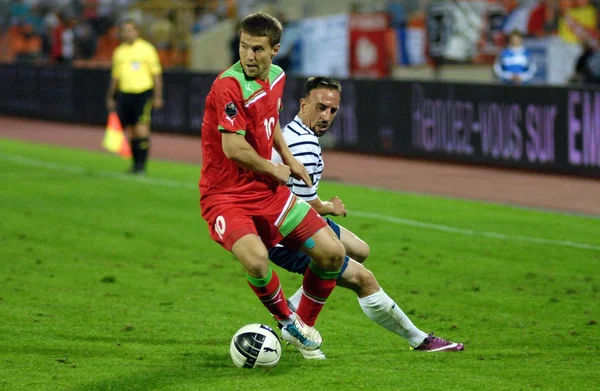 Frank Ribery(R), a labdarúgó-válogatott Franciaország játék-Minszk, Fehéroroszország 2011. június 03. — Stock Fotó