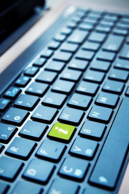 bilgisayar klavye üzerinde yeşil bilgi düğmesini