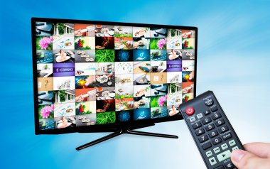 mavi zemin üzerine birden fazla Fotoğraf Galerisi ile TV. elini tutmak yeniden