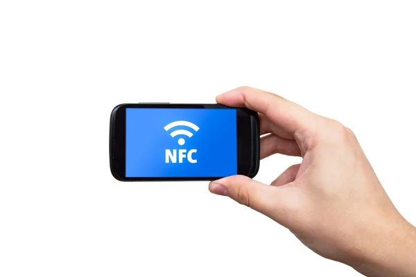 Ręka trzyma smartphone z technologii nfc - w pobliżu pole elektronicz — Zdjęcie stockowe