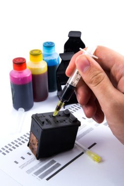 mürekkep kartuşu enjekte ediliyor. set dolum mürekkep püskürtmeli baskı.