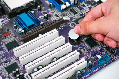 el pc anakart için pil yükleyin