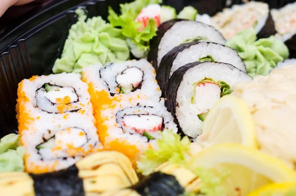 Gros plan sur les sushis japonais traditionnels — Photo