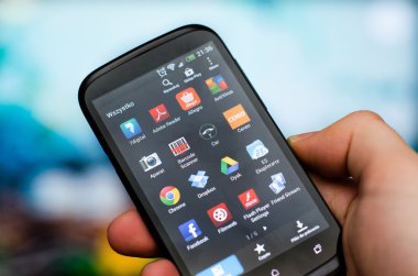 Lehçe arayüzü ile birden fazla android uygulaması