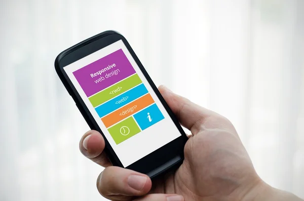 Responsive webbdesign på mobiltelefon — Stockfoto