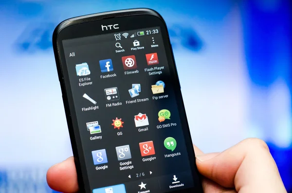 WROCLAW, POLÓNIA - 13 de abril de 2014: Aplicação Android múltipla no dispositivo HTC — Fotografia de Stock