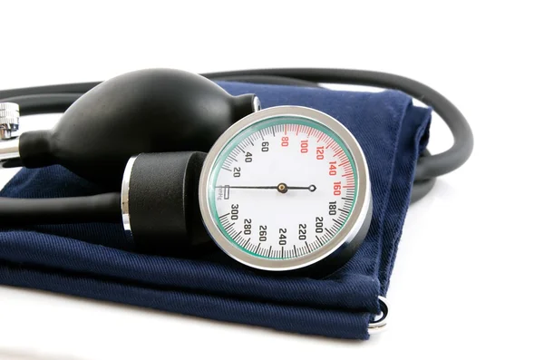 Blutdruckmessgerät auf weißem Hintergrund — Stockfoto