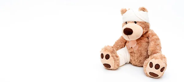 Teddy Maci Kötéssel Gyerek Orvosi Ellátás Koncepció Medve Fehér Háttér — Stock Fotó