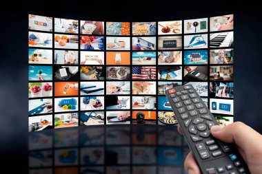 Medya duvarında multimedya video konsepti. TV yayın hizmetleri, talep üzerine video