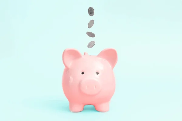 Piggy Bank Blå Bakgrund Besparingar Och Budgetkoncept — Stockfoto
