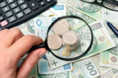 Polonya parası, bir yığın bozuk para, paraların cilalanması.