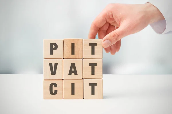 ビジネスマンやブロックとポーランドの税務概念 Pit Vat Citポーランド税 — ストック写真