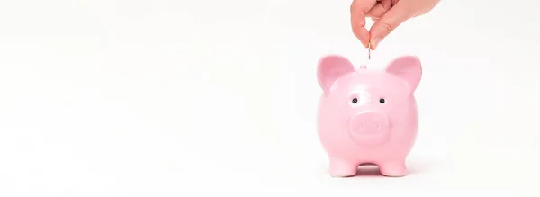 Hand Sätter Ett Mynt Spargrisen Besparingar Och Budgetkoncept — Stockfoto