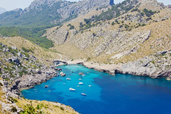 Boats in a bay — Stock Photo, Image