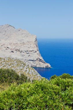 Akdeniz kıyılarında uçurum