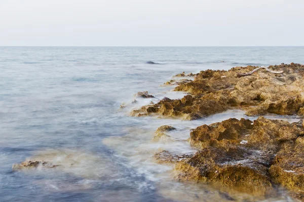 海洋中的岩石 — 图库照片