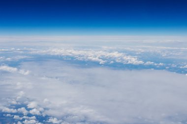 Bulutların üzerinde