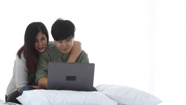 Gelukkig Aziatisch Lesbisch Paar Vrijetijdsbesteding Concept Jong Vrouw Omarmen Ouderling — Stockvideo