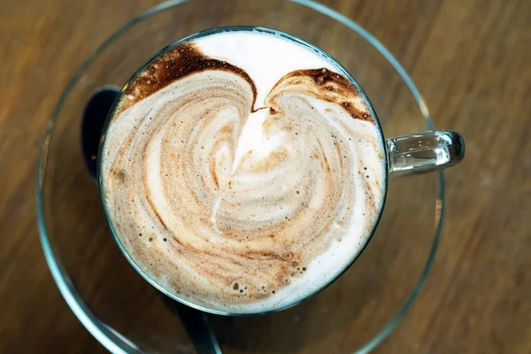 Közelkép White Latte Coffee Cup Díszített Elvont Minta Tejhab Tetején — Stock Fotó