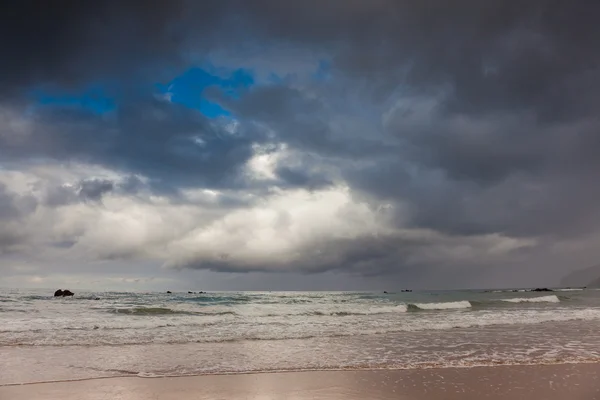 Stranden av helgueras, noja, Kantabrien, Spanien — Stockfoto